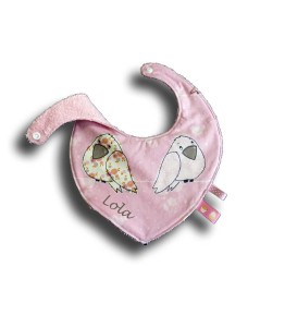 bavoir bandana brodé oiseau rose