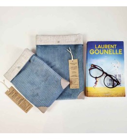 Pochette de lecture en velours bleu jean et lin, format poche ou broché.