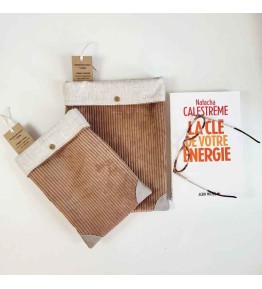 Pochette de lecture en velours marron et lin, avec fermeture par pression.