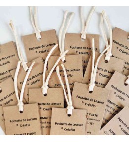 Carton marque-page CréaFlo inclus avec chaque pochette de lecture artisanale.