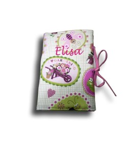 Protège carnet de santé thème bestioles du jardin, face brodée